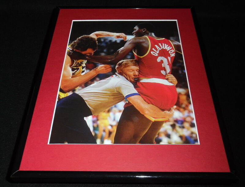 Hakeem Olajuwon vs Mitch Kupchak Framed 11x14 FIGHT Photo Display Rockets Lakers