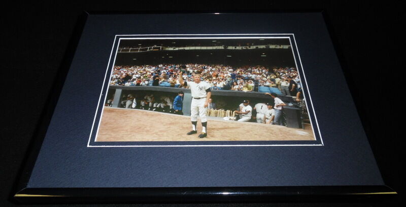 Mickey Mantle Crowd Salute Framed 11x14 Photo Display Yankees