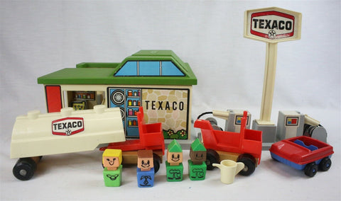 VINTAGE 1976 Buddy L Texaco Gas Station w/ Tractor Trailer + Figures