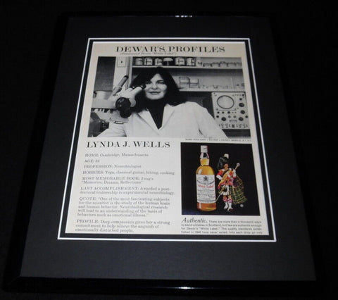 1975 Dewar's Whisky Lynda Wells Framed 11x14 ORIGINAL Advertisement 