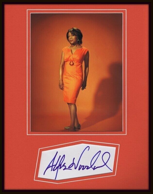 Alfre Woodard Signed Framed 11x14 Photo Display Desperate Housewives