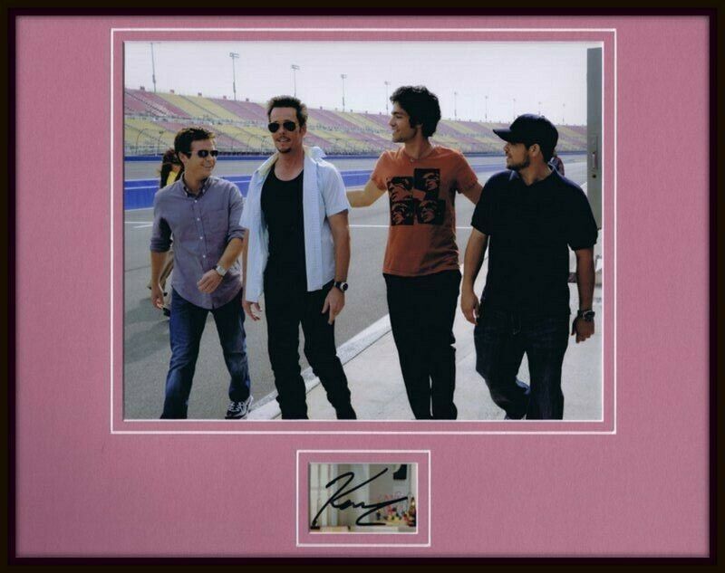 Kevin Connolly Signed Framed 11x14 Photo Display Entourage w/ cast