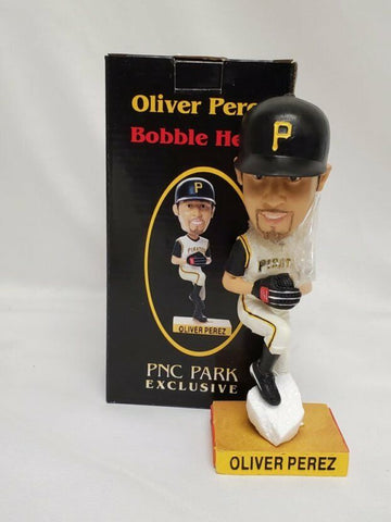 ORIGINAL Vintage 2005 Oliver Perez Pittsburgh Pirates SGC PNC Park Bobblehead