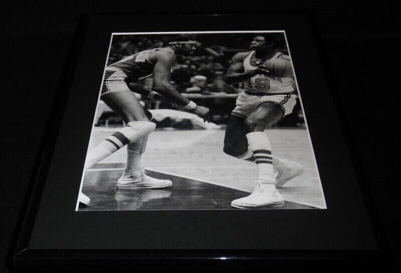 Willis Reed vs Wilt Chamberlain Framed 11x14 Photo Display Knicks 76ers