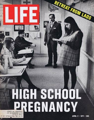 ORIGINAL Vintage Life Magazine April 2 1971 High School Pregnancy