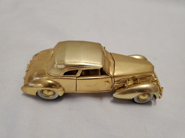 Signature Models 1937 Cord Convertible 1:32 Scale Diecast Car Gold