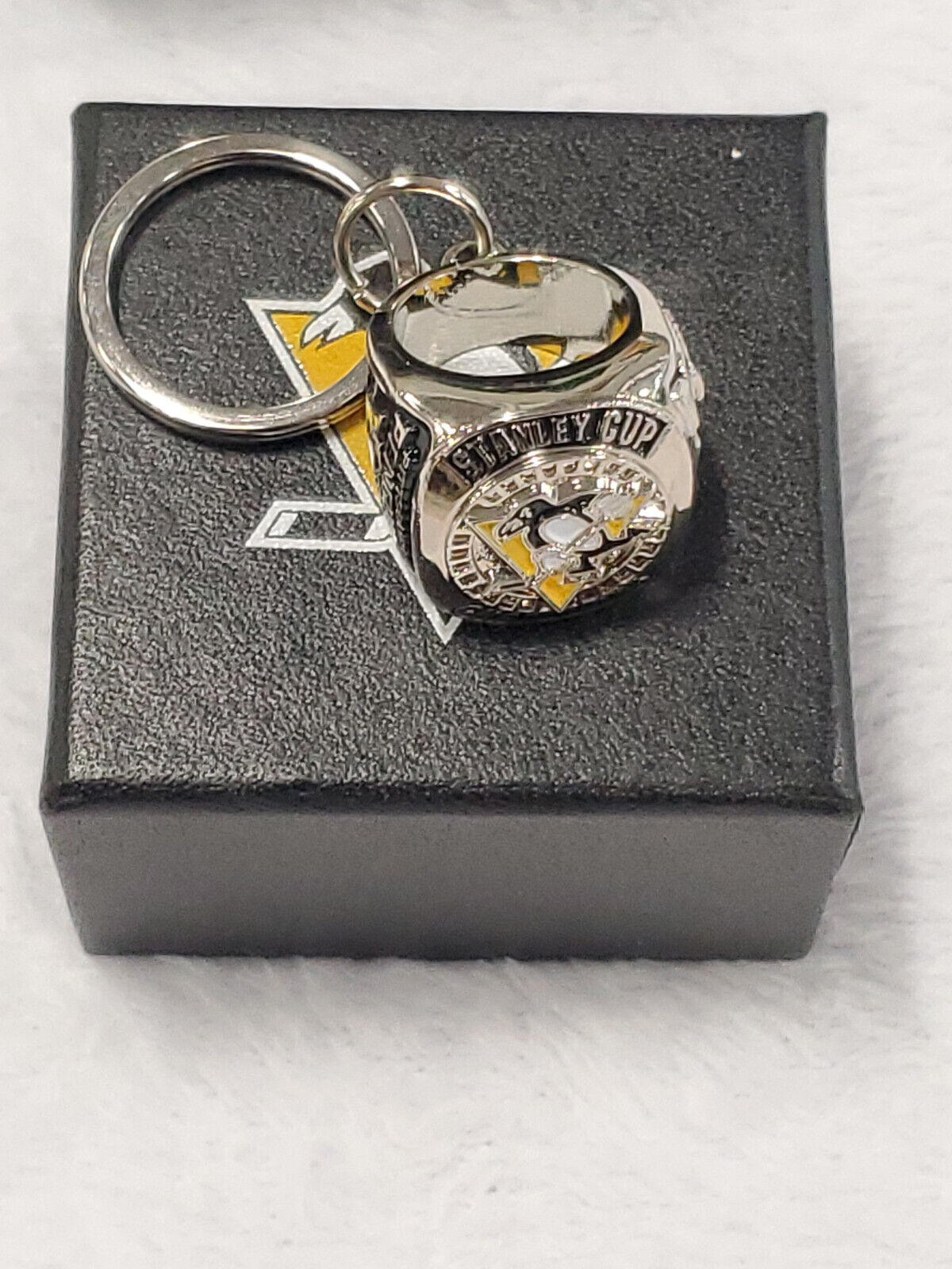 2016 Pittsburgh Penguins Official Replica Championship Ring Keychain w/ box