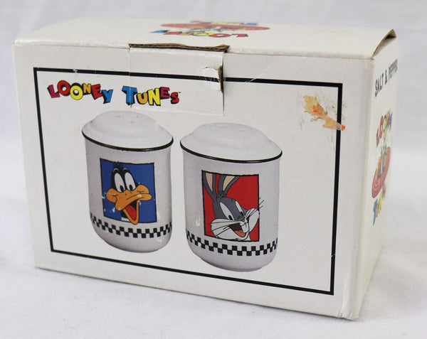 VINTAGE 1993 Looney Tunes Bugs Bunny Daffy Duck Ceramic Salt & Pepper Shaker Set