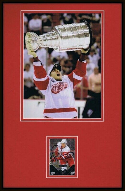 Valtteri Filppula Signed Framed 11x17 Photo Display Red Wings Stanley Cup