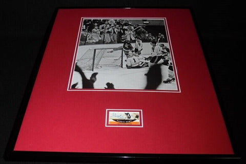 Gordie Howe Signed Framed 16x20 Photo Display Detroit Red Wings JSA