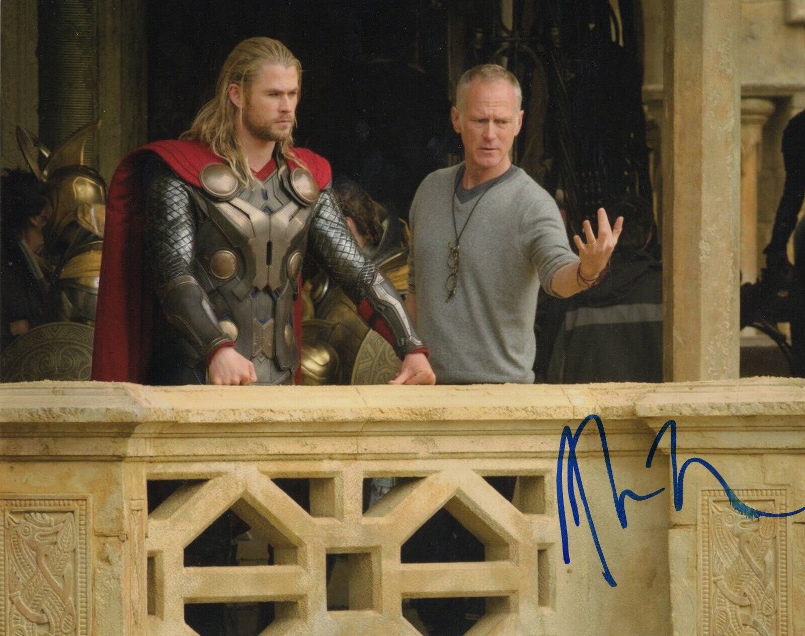 Alan Taylor Signed 8x10 Photo AW Thor Dark World w/ Chris Hemsworth