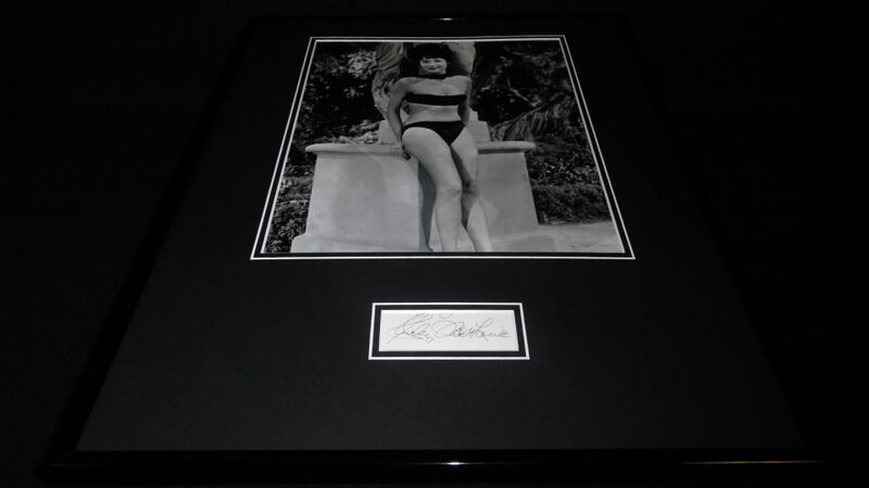 Shirley Maclaine Signed Framed 16x20 Bikini Photo Poster Display 