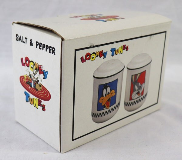 VINTAGE 1993 Looney Tunes Bugs Bunny Daffy Duck Ceramic Salt & Pepper Shaker Set