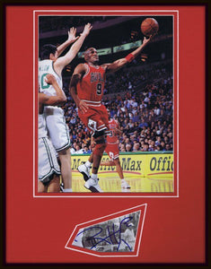 Ron Harper Signed Framed 11x14 Photo Display Bulls