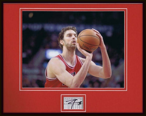 Pau Gasol Signed Framed 11x14 Photo Display Chicago Bulls