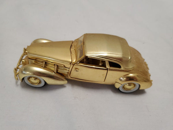 Signature Models 1937 Cord Convertible 1:32 Scale Diecast Car Gold