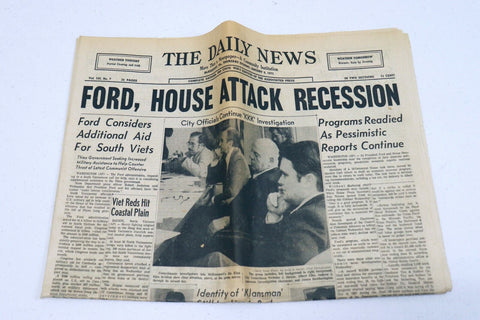 ORIGINAL Vintage Jan 9 1975 PA Daily News Newspaper Gerald Ford Attacks Economy