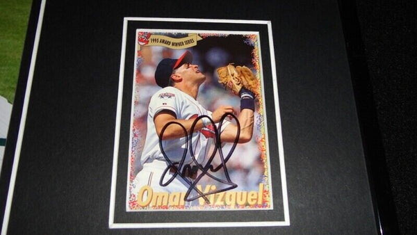 Omar Vizquel Signed Framed 11x17 Photo Display White Sox