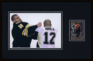 Jarome Iginla Signed Framed 11x17 Photo Display Penguins Fight