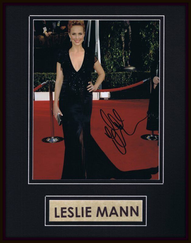 Leslie Mann Signed Framed 11x14 Photo Display 40 Year Old Virgin