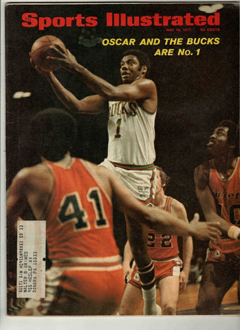 May 10 1971 Sports Illustrated Magazine Oscar Robertson Bucks