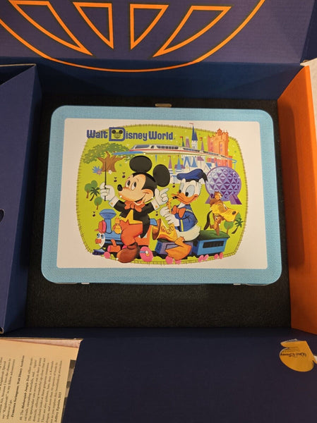 2021 Disney D23 Fan Club Gold Member Gift Set w/ Metal Lunch Box