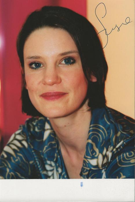 Susie Dent Signed 4x6 Photo