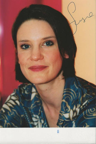 Susie Dent Signed 4x6 Photo