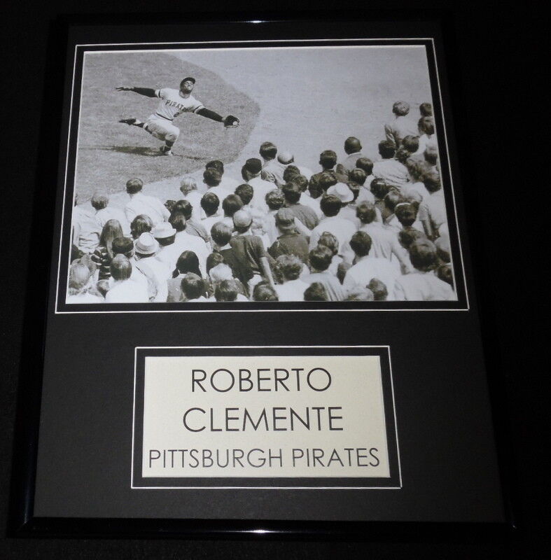 Roberto Clemente Diving For Fly Ball Framed 11x14 Photo Display Pirates