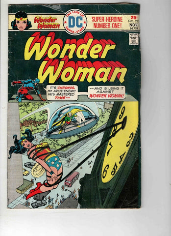 Wonder Woman #220 VINTAGE 1975 DC Comics