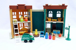 VINTAGE 1975 Fisher Price Little People Sesame Street Playset + 7 Figures