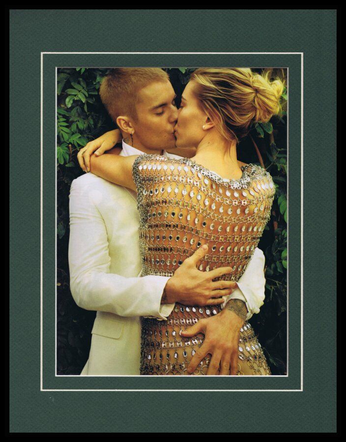 Hailey & Justin Bieber Kissing 2019 Framed 11x14 Photo Display 