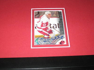 Brett Hull Signed Framed 11x17 Photo Display Red Wings Stanley Cup