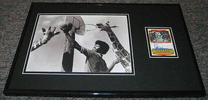 Artis Gilmore w/ Giraffes Signed Framed 11x17 Photo Display UDA Spurs